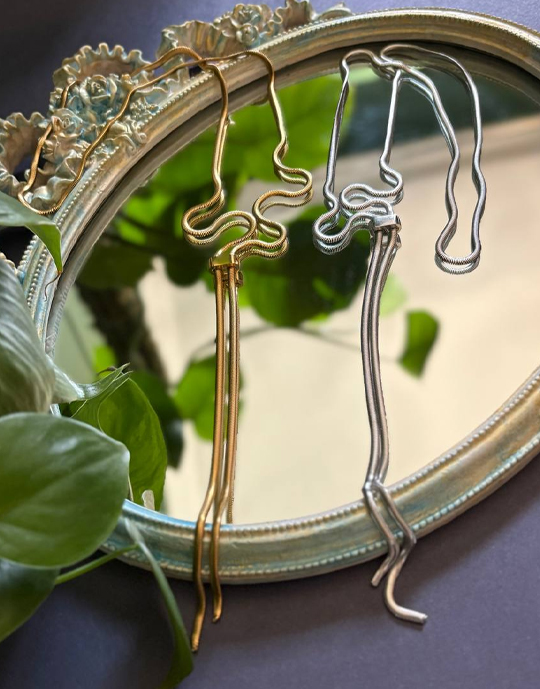 گردنبند مینیمال رو لباسی